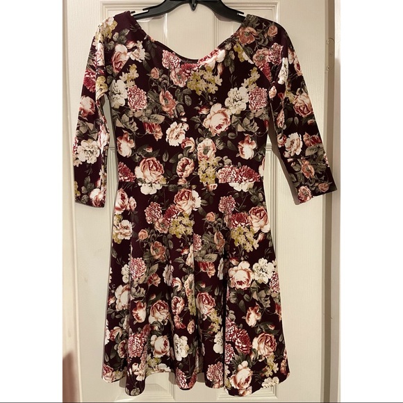 🍒3/$45🍒Floral 3/4 Sleeve Dress - Picture 2 of 3